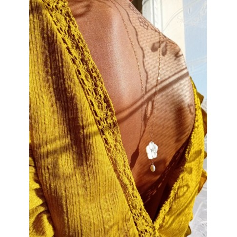 Collier bijou de dos rose gold filled fleur de nacre et perles de culture