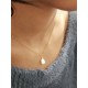 Collier bijou de dos fleurs de nacre jacinthe