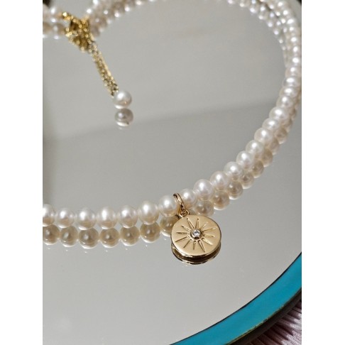 Collier tour de cou perles de culture d'eau douce et pendentif médaille étoile