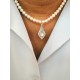 Collier tour de cou perles de culture et amulette pendule pierre de lune