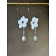 Créoles boucles d'oreilles fleurs de nacre - Bijoux mariage prêts à porter