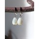 Mini créoles boucles d'oreilles Jacinthe fleur de nacre