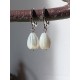 Mini créoles boucles d'oreilles Jacinthe fleur de nacre